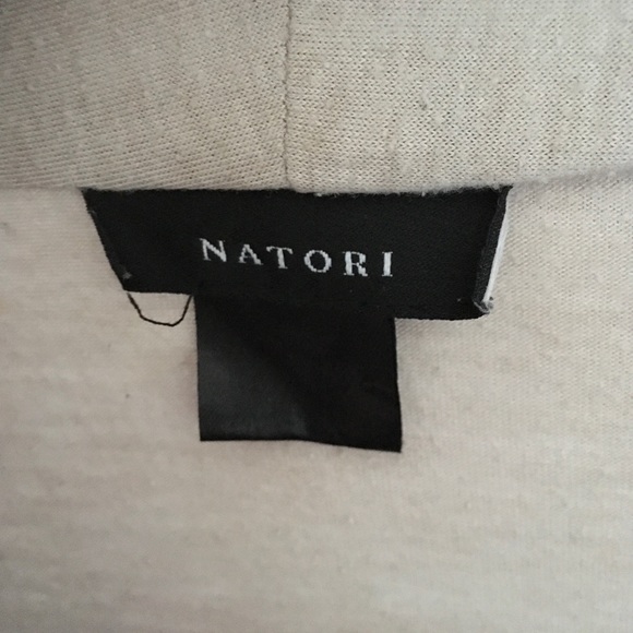 Robe - Picture 3 of 3